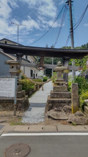 根宿八幡神社鳥居